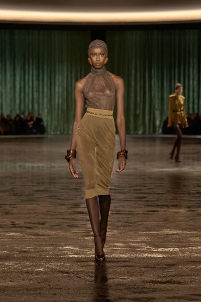 Look 24